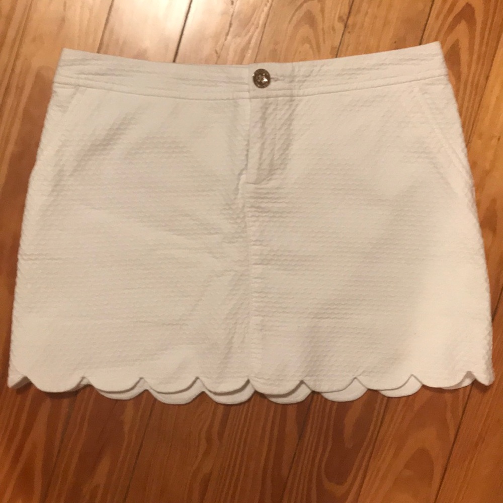 Skort, scalloped with pockets!